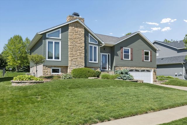 3110 Hartford Drive, Bettendorf, IA 52722