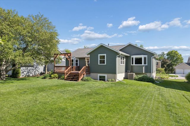 3110 Hartford Drive, Bettendorf, IA 52722