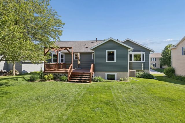 3110 Hartford Drive, Bettendorf, IA 52722