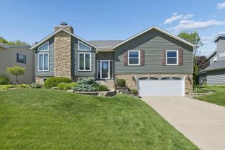 3110 Hartford Drive, Bettendorf, IA 52722