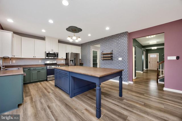 15 BLUE RIDGE DR, Gilbertsville, PA 19525