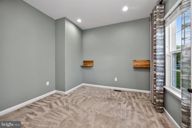 15 BLUE RIDGE DR, Gilbertsville, PA 19525