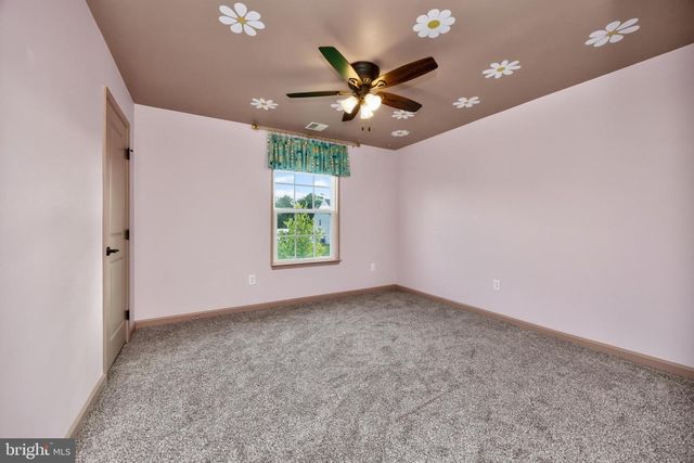 15 BLUE RIDGE DR, Gilbertsville, PA 19525