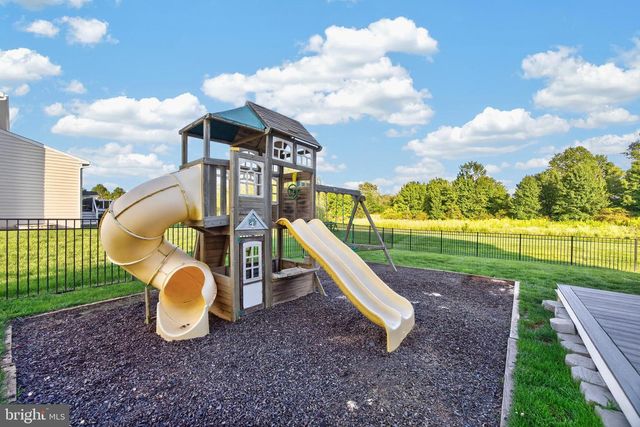 15 BLUE RIDGE DR, Gilbertsville, PA 19525