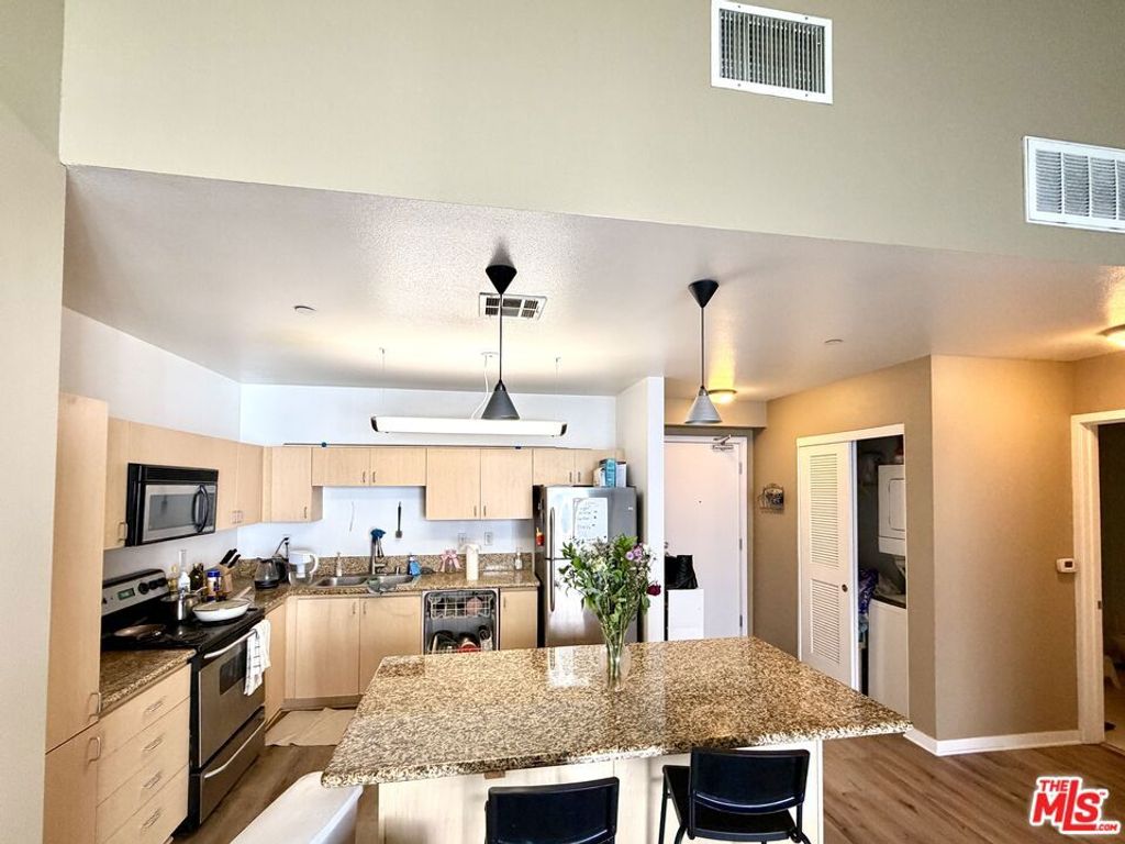 630 W 6th Street 502, Los Angeles, CA 90017