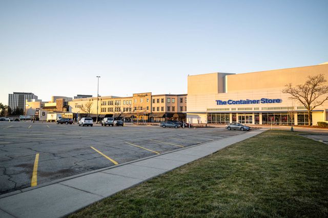 375 Summit Circle, Lombard, IL 60148