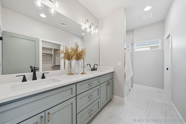 212 S Bluff Street B, Catoosa, OK 74015