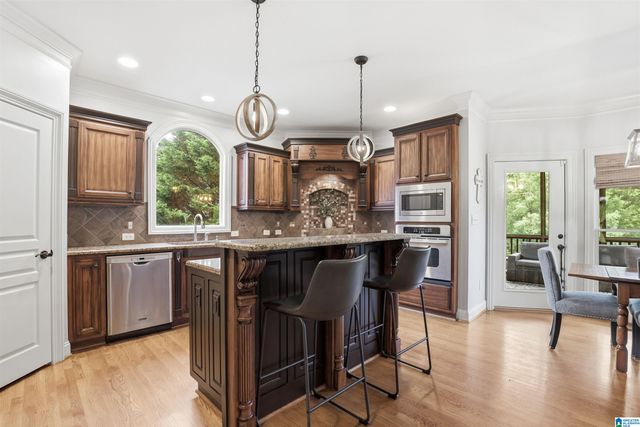 8051 LAKESIDE CIRCLE, Trussville, AL 35173