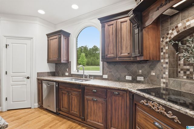 8051 LAKESIDE CIRCLE, Trussville, AL 35173
