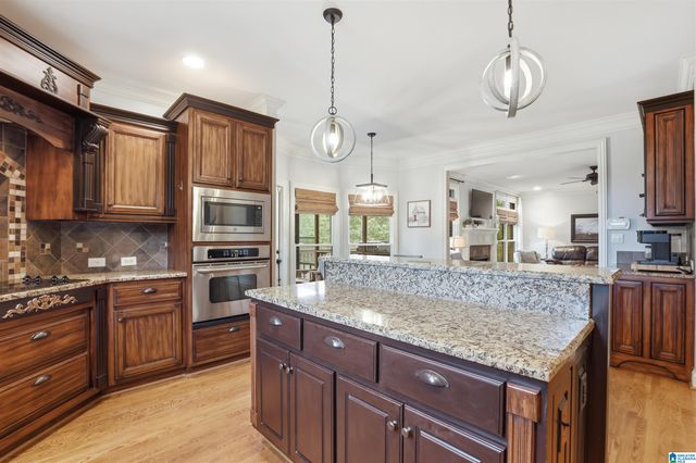 8051 LAKESIDE CIRCLE, Trussville, AL 35173
