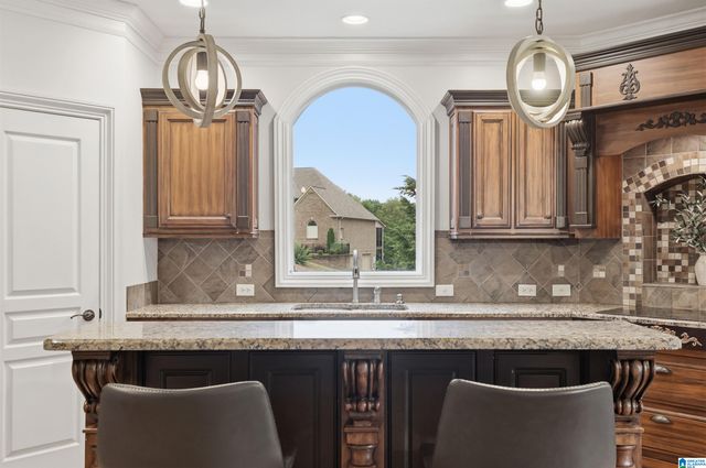 8051 LAKESIDE CIRCLE, Trussville, AL 35173