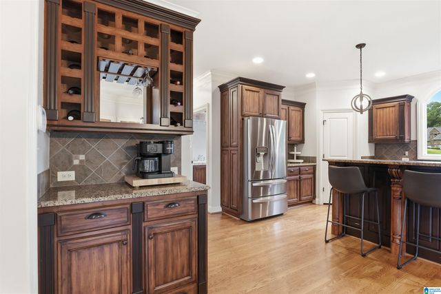 8051 LAKESIDE CIRCLE, Trussville, AL 35173
