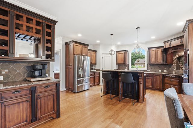 8051 LAKESIDE CIRCLE, Trussville, AL 35173