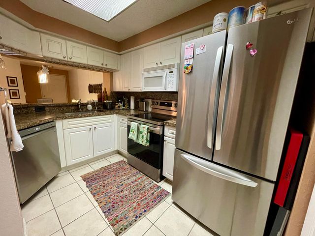 2727 Anzio Court 108, Palm Beach Gardens, FL 33410