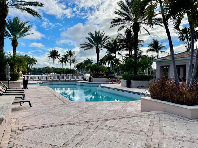 2727 Anzio Court 108, Palm Beach Gardens, FL 33410