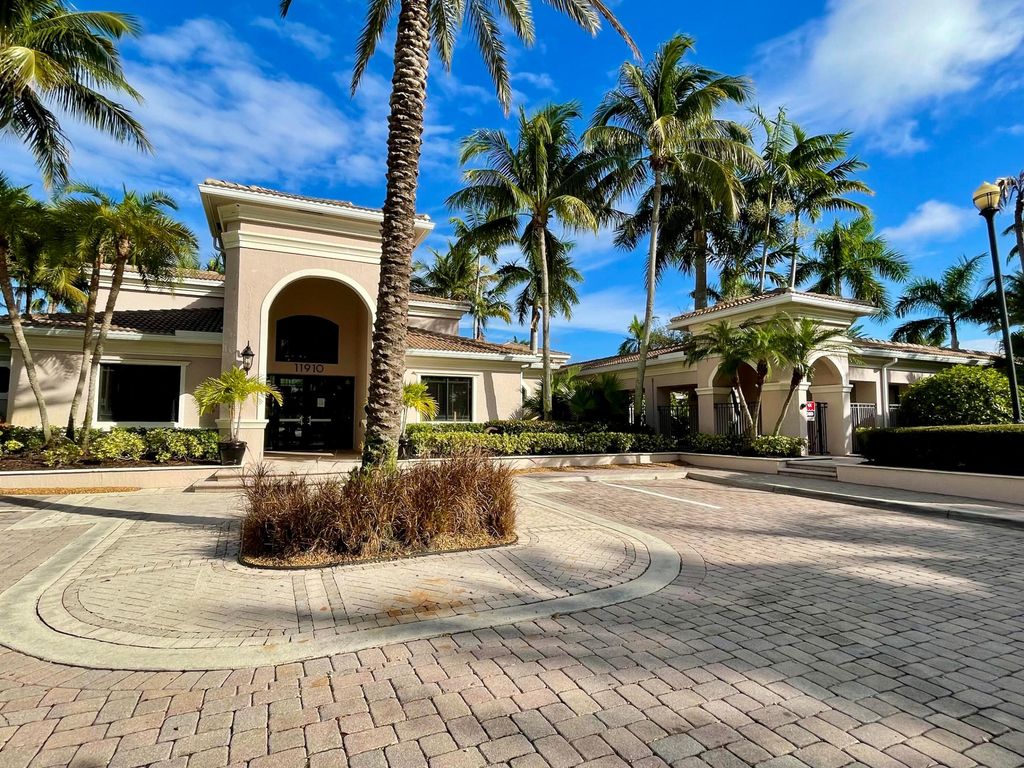 2727 Anzio Court 108, Palm Beach Gardens, FL 33410