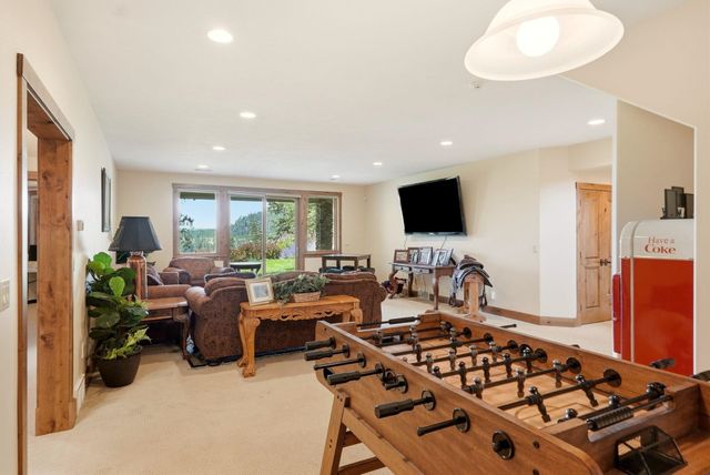 405 W Meadow Ridge Ln, Spokane, WA 99208