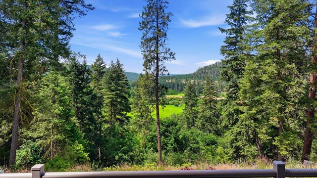 405 W Meadow Ridge Ln, Spokane, WA 99208