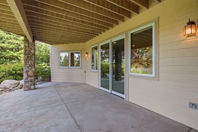 405 W Meadow Ridge Ln, Spokane, WA 99208