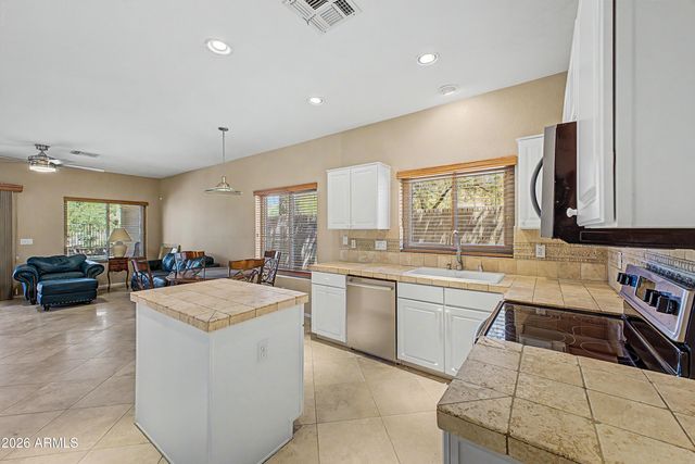 25236 N 40TH Avenue, Phoenix, AZ 85083