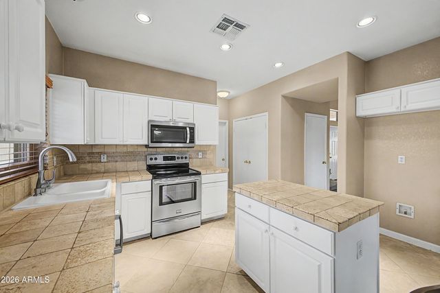 25236 N 40TH Avenue, Phoenix, AZ 85083