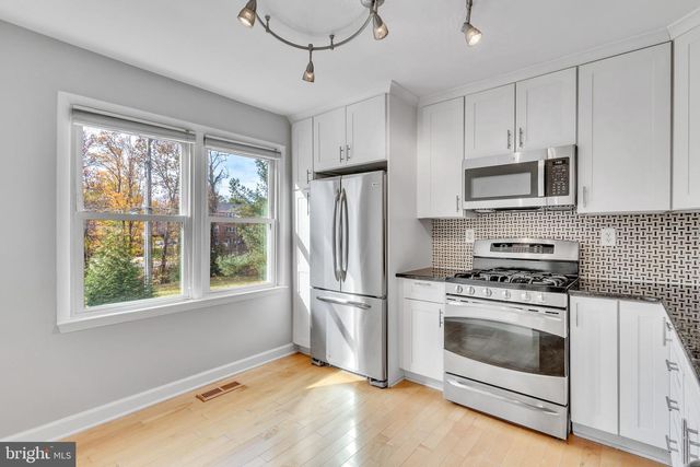 6146 BROOK DR, Falls Church, VA 22044