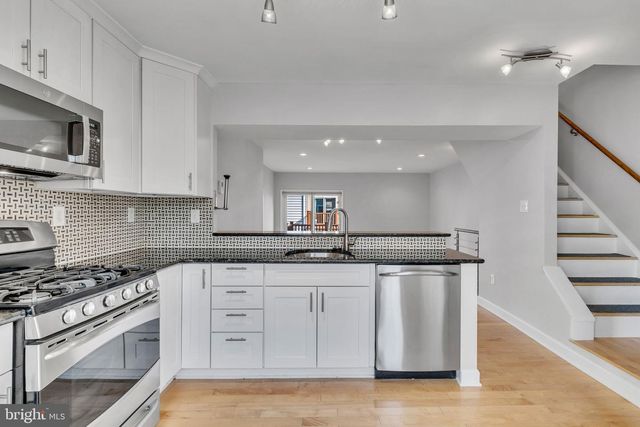 6146 BROOK DR, Falls Church, VA 22044