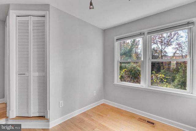 6146 BROOK DR, Falls Church, VA 22044