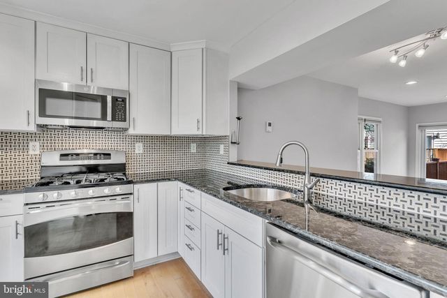 6146 BROOK DR, Falls Church, VA 22044