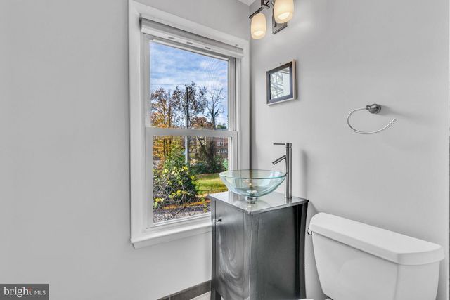 6146 BROOK DR, Falls Church, VA 22044