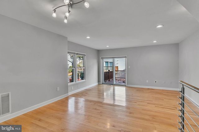 6146 BROOK DR, Falls Church, VA 22044