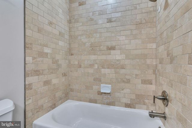 6146 BROOK DR, Falls Church, VA 22044