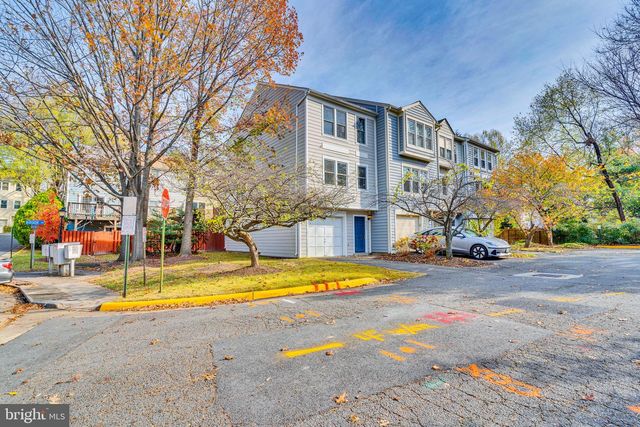 6146 BROOK DR, Falls Church, VA 22044