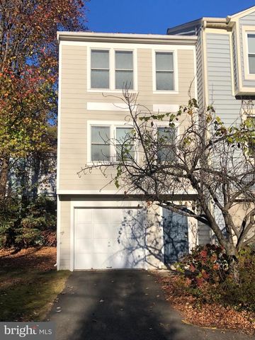 6146 BROOK DR, Falls Church, VA 22044