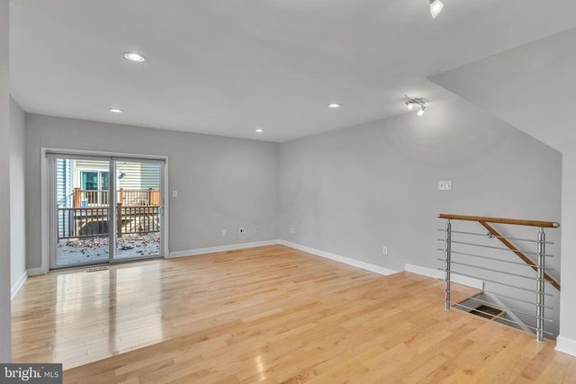 6146 BROOK DR, Falls Church, VA 22044