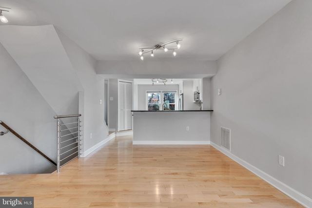 6146 BROOK DR, Falls Church, VA 22044