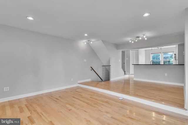 6146 BROOK DR, Falls Church, VA 22044