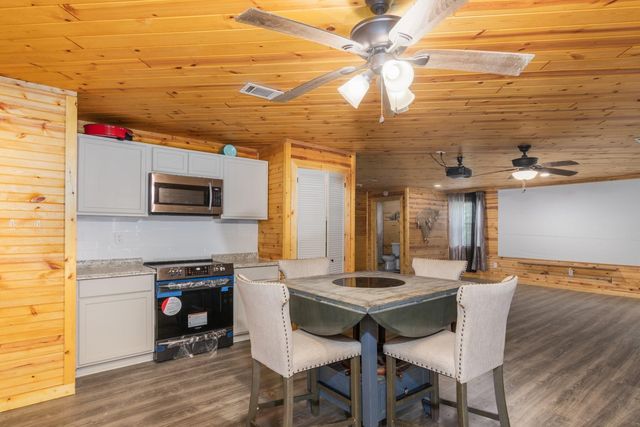 134 Magnolia Point Drive, Houston, TX 77336