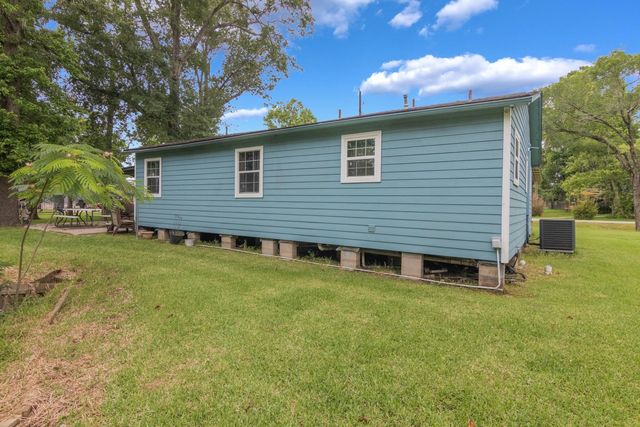 134 Magnolia Point Drive, Houston, TX 77336