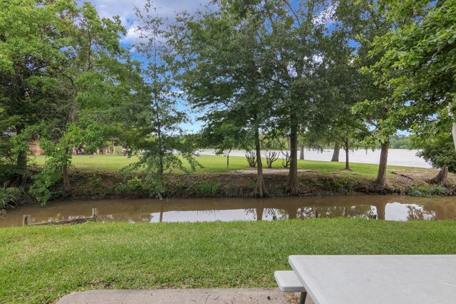 134 Magnolia Point Drive, Houston, TX 77336