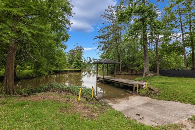 134 Magnolia Point Drive, Houston, TX 77336