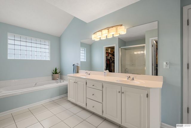 17457 I Street, Omaha, NE 68135