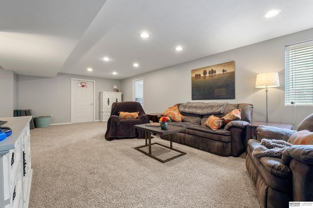 17457 I Street, Omaha, NE 68135