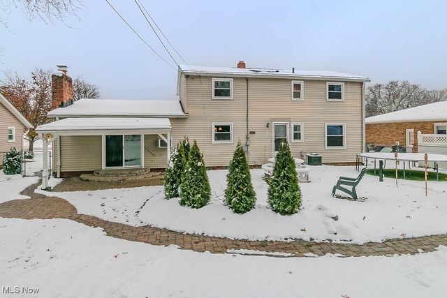 8012 Fenway Drive, Parma, OH 44129