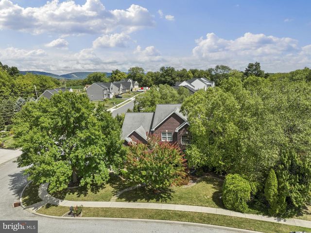 2 COUNTRY SIDE DRIVE, Carlisle, PA 17013