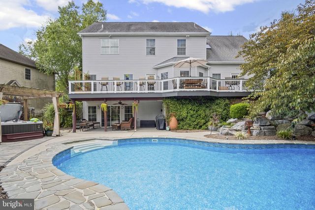 2 COUNTRY SIDE DRIVE, Carlisle, PA 17013
