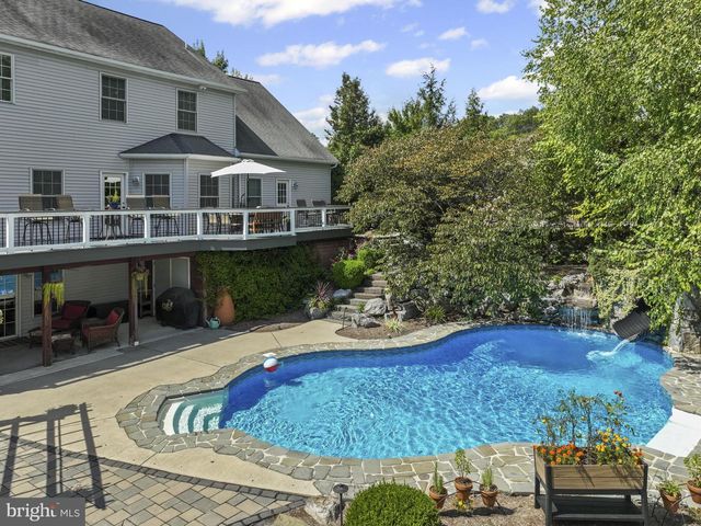 2 COUNTRY SIDE DRIVE, Carlisle, PA 17013