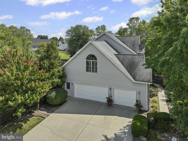 2 COUNTRY SIDE DRIVE, Carlisle, PA 17013