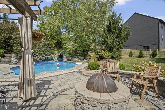 2 COUNTRY SIDE DRIVE, Carlisle, PA 17013