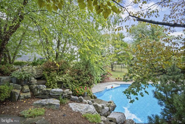 2 COUNTRY SIDE DRIVE, Carlisle, PA 17013